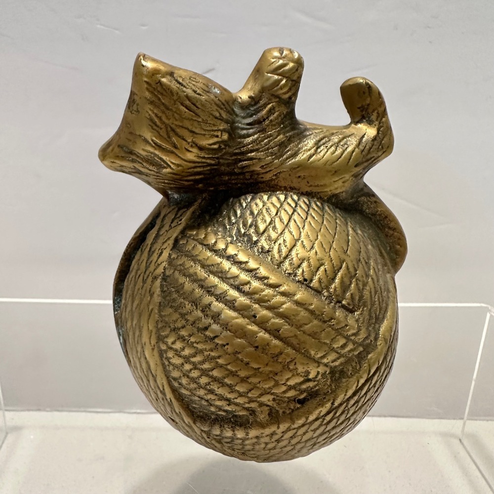 Vintage‎ Brass Cat on Yarn Ball Figurine Playful Kitten Statue Metal Bank Decor - Picture 6 of 12